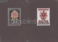 ~1958 Légrády Sándor Népművészet 6 db-os bélyegterv sorozata az 1950-es évek végéről, közte az egyszínű vázlatos rajztól a kidolgozottabb színes grafikáig, vegyes technika fekete papíron, egyenként 6.5 x 8.5 cm / 6 different