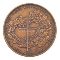 Kiss György (1943-) 1991. 'II. János Pál pápa látogatása hazánkban' bronz kétoldalas emlékérem műanyag tokban (42mm) T:1-