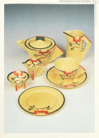 Judy Spours: Art deco tableware (Art deco étkészletek). London, 1988, Ward Lock, kiadói műbőr kötés, első lapján könyvtári ragaszokkal, angol nyelven. Gazdag képanyaggal illusztrált kiadvány az art deco étkészletekről.